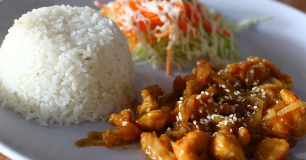 Balanced rice meal with vegetables and protein for weight loss after 30